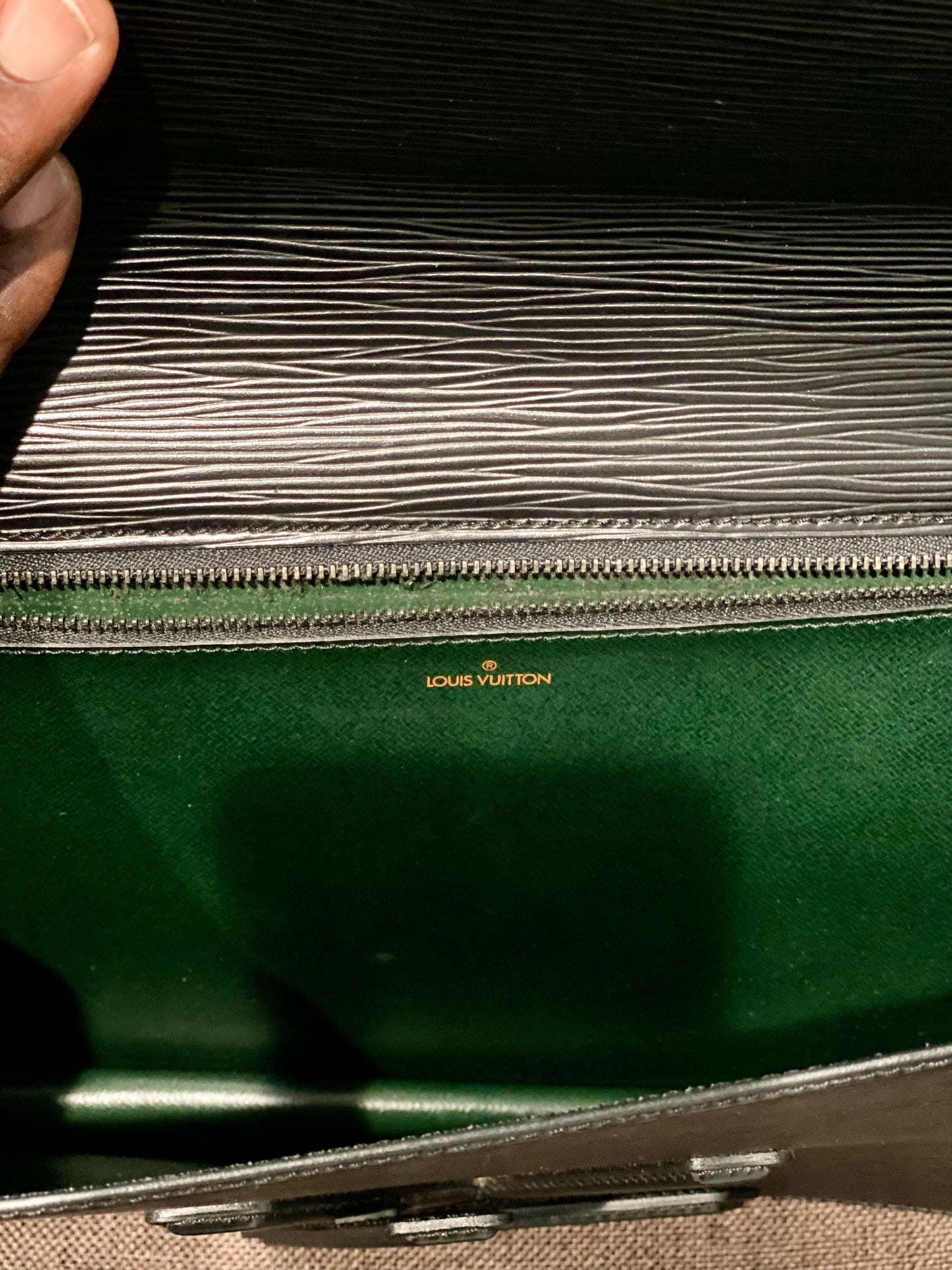 LOUIS VUITTON TRAPEZE EPI TWIST LV CLUTCH BAG